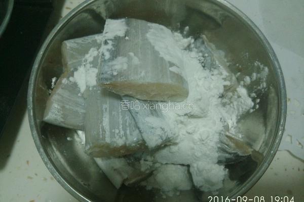 带鱼炖豆腐的做法图解3