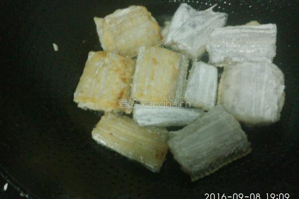 带鱼炖豆腐的做法图解5