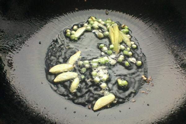 土豆炖海带的做法图解2