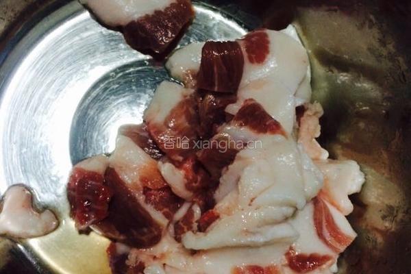 五花肉焖豆角的做法图解2