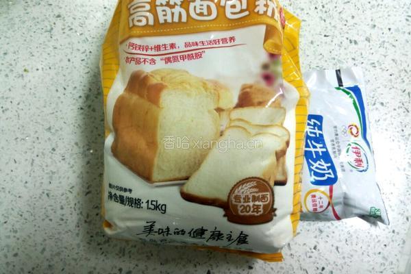 牛奶面条的做法图解1