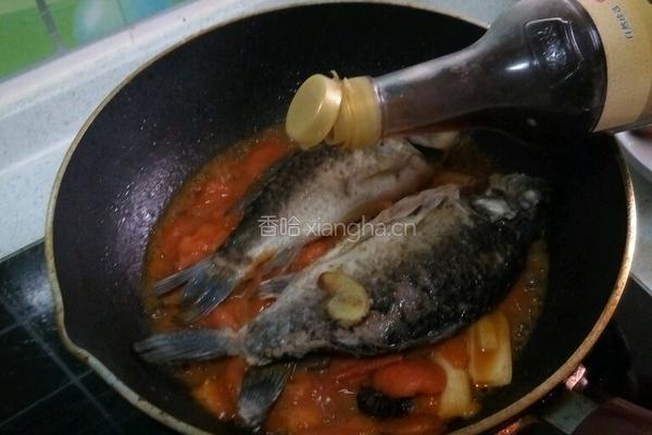 酥鲫鱼的做法图解6