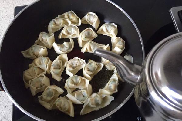 油煎馄饨的做法图解4