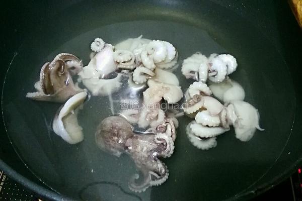 爆炒墨鱼仔的做法图解2