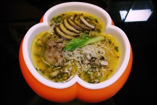 宝宝辅食－香菇炖鸡面的做法图解2