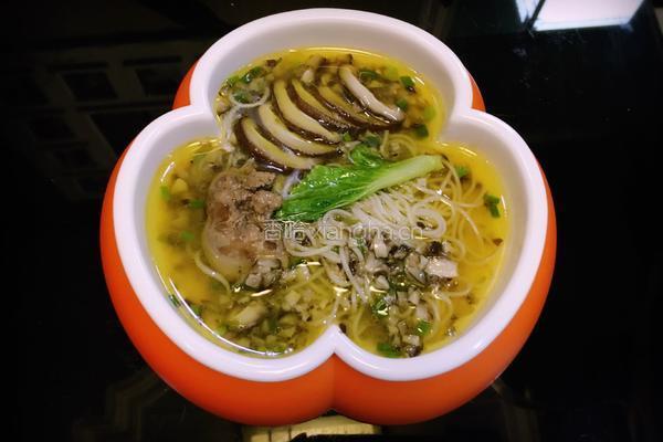 宝宝辅食－香菇炖鸡面的做法图解4
