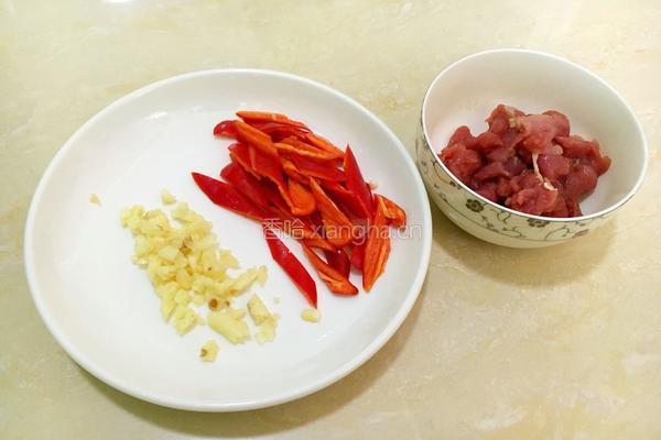 家常丝瓜炒肉的做法图解2