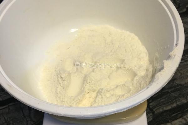 培根粟米洋葱披萨的做法图解1