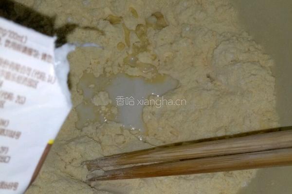 玉米面窝窝头的做法图解2