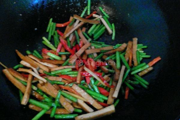蒜薹炒豆干的做法图解7