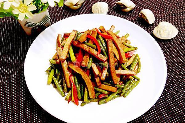 蒜薹炒豆干的做法图解8