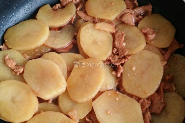 土豆片烧肉的做法图解8