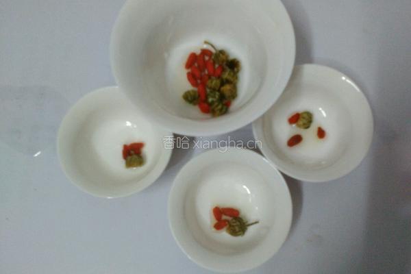 枸杞菊花茶的做法图解2
