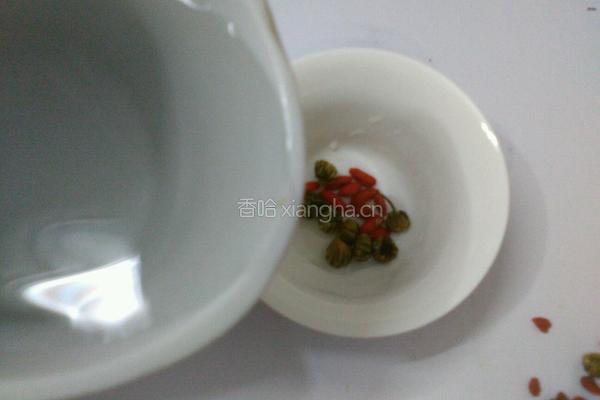 枸杞菊花茶的做法图解3