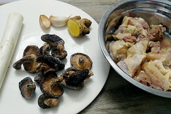 简易黄焖鸡的做法图解1