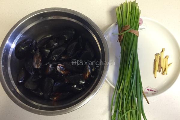 韭菜炒淡菜的做法图解1