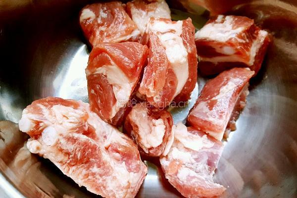 排骨玉米萝卜煲仔饭的做法图解2