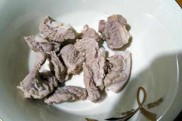 排骨玉米萝卜煲仔饭的做法图解3