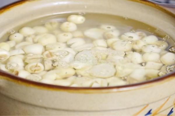 蛋黄莲蓉月饼的做法图解3