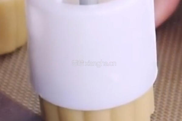 蛋黄莲蓉月饼的做法图解14