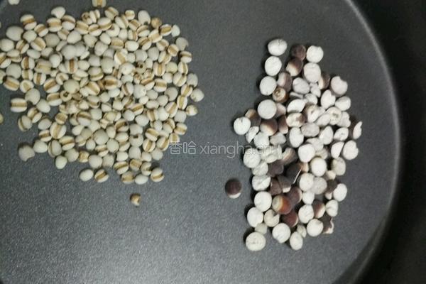山药薏米芡实粥的做法图解2