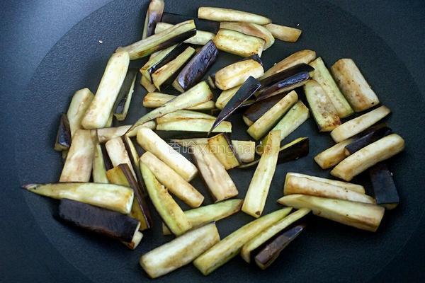 肉末酱烧茄子的做法图解3