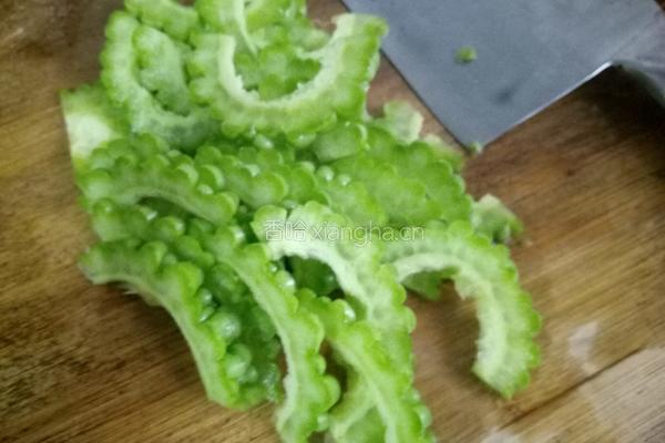 蒸苦瓜的做法图解2