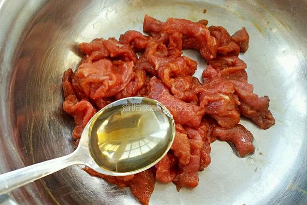 孜然嫩牛肉的做法图解3