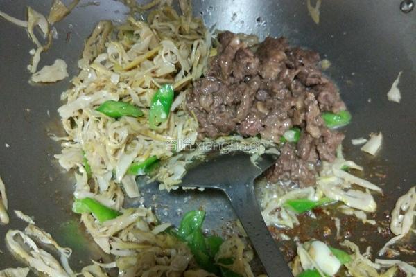 干笋烧牛肉的做法图解7