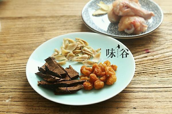 灵芝桂圆清鸡汤的做法图解1