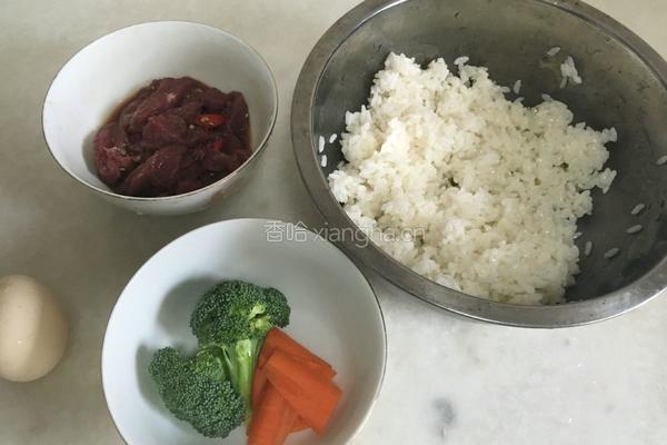 牛肉煲仔饭的做法图解2
