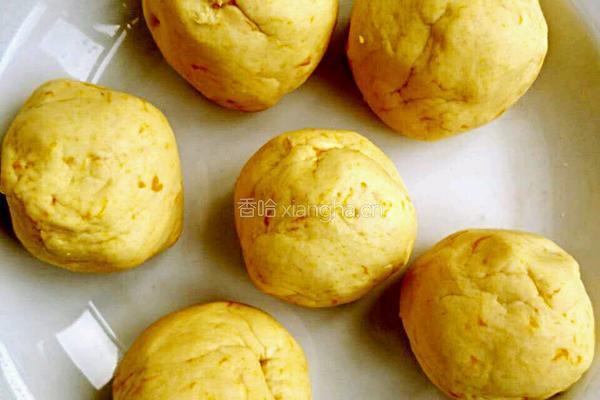 南瓜豆沙馅月饼的做法图解1