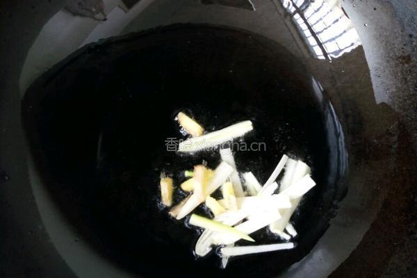 腊味火腿炒蒜薹的做法图解4