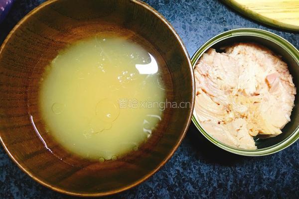 吞拿鱼沙拉的做法图解8