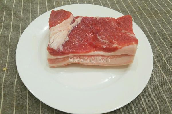 胡萝卜回锅肉的做法图解1