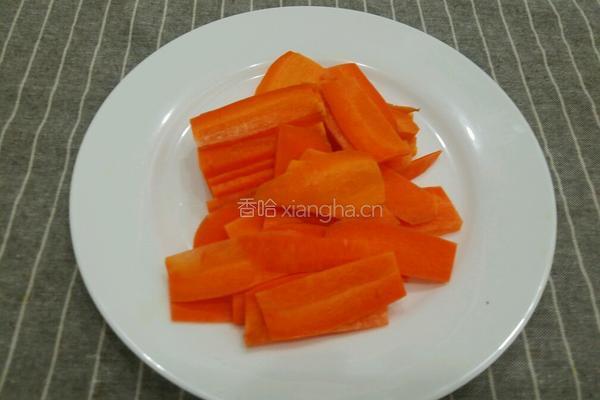 胡萝卜回锅肉的做法图解3