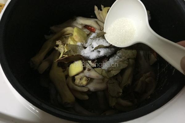 电饭煲卤鸭掌的做法图解7