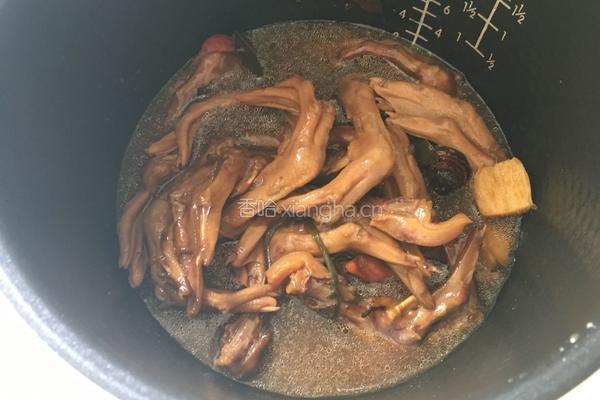 电饭煲卤鸭掌的做法图解11