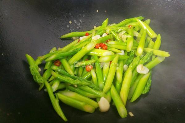 青炒芦笋的做法图解8