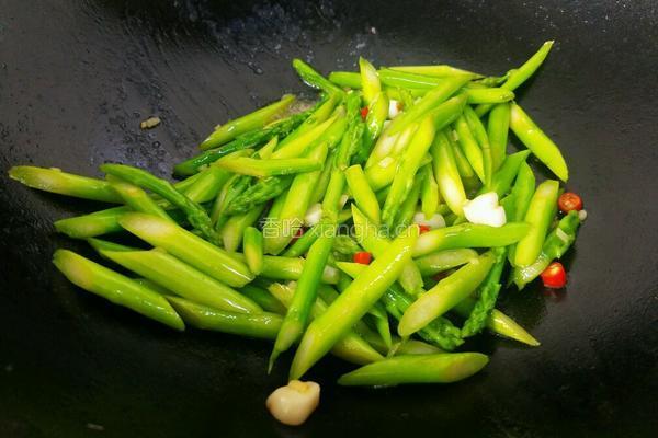 青炒芦笋的做法图解9