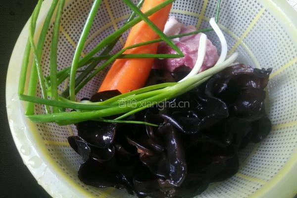 胡萝卜馅饺子的做法图解1