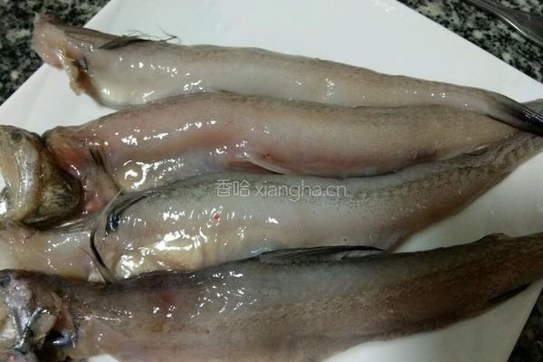 香炸豆腐鱼的做法图解1