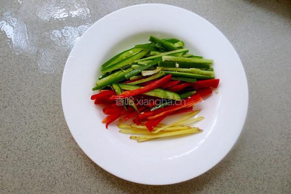 青椒小鱼仔的做法图解2