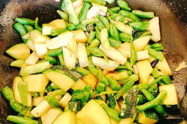 土豆豆角炖南瓜的做法图解6