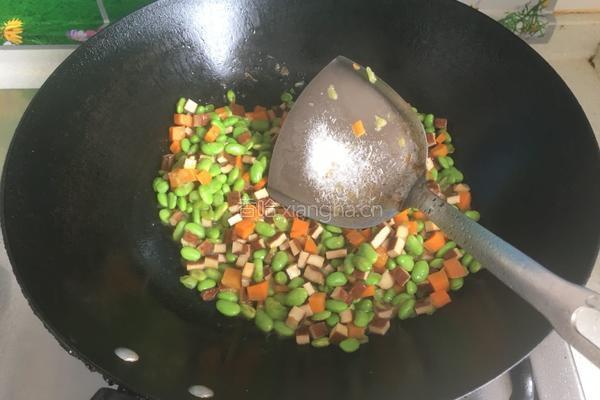 毛豆炒豆干的做法图解7
