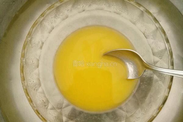 酸奶慕斯蛋糕的做法图解3