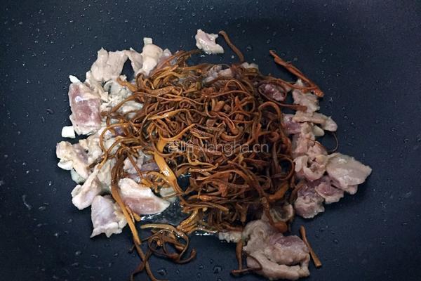 虫草花炒肉的做法图解5