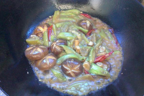 香菇炒丝瓜的做法图解5