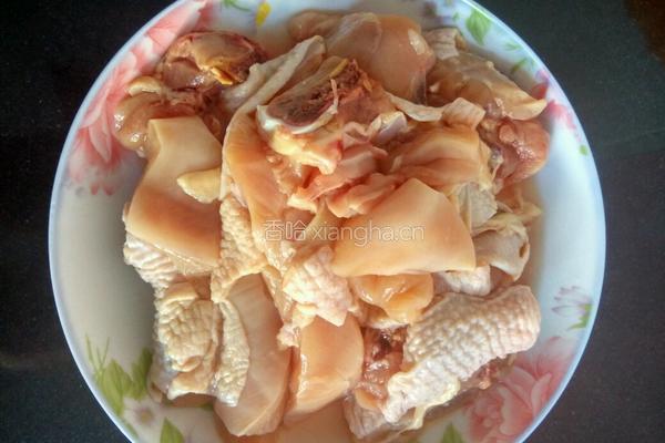 蘑菇炖小鸡的做法图解1