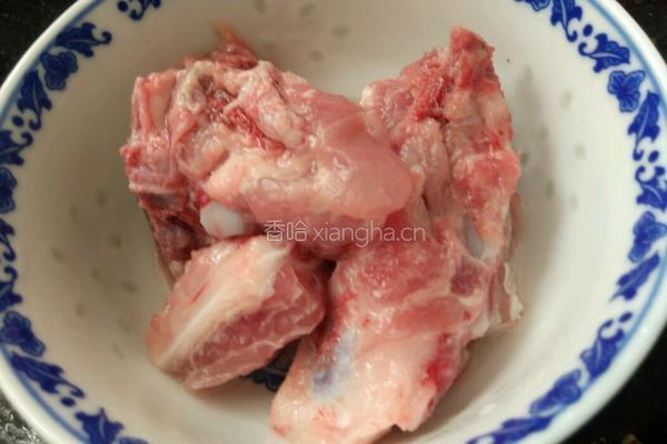 枸杞红枣排骨汤的做法图解1